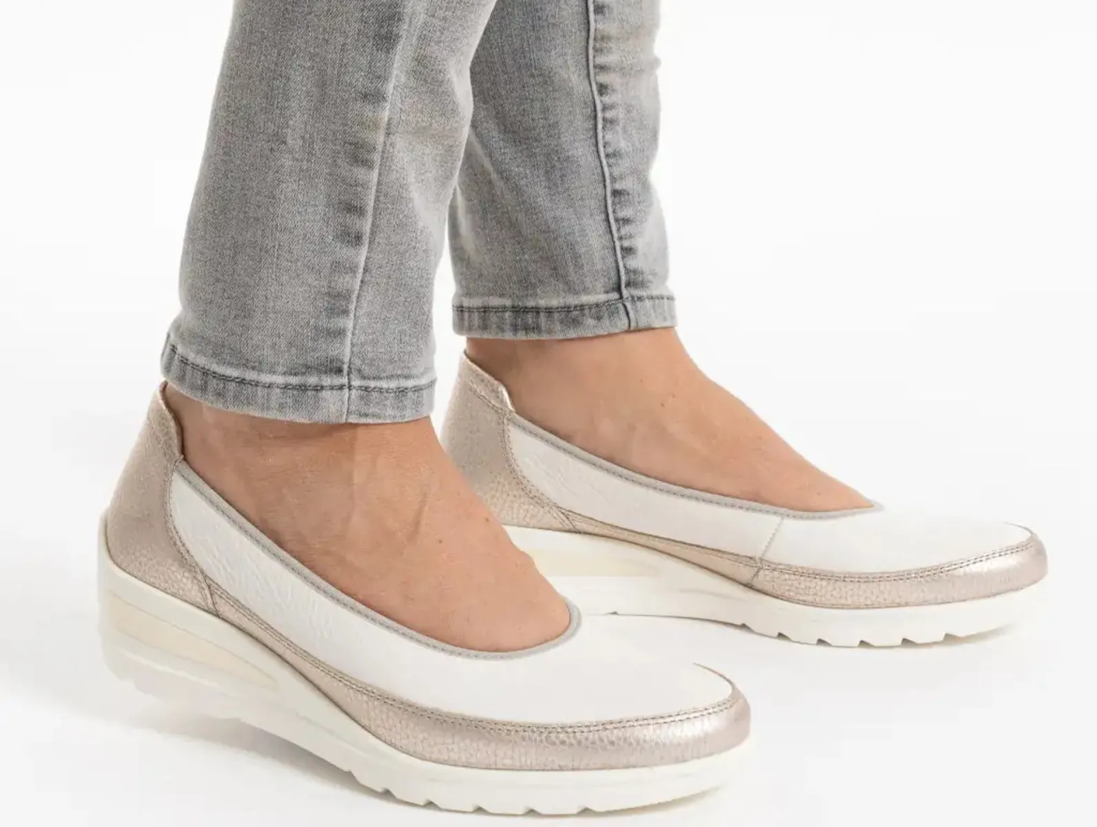 Ara 12-50664-08 Zurich – Off White & Gold Metallic Leather Loafer